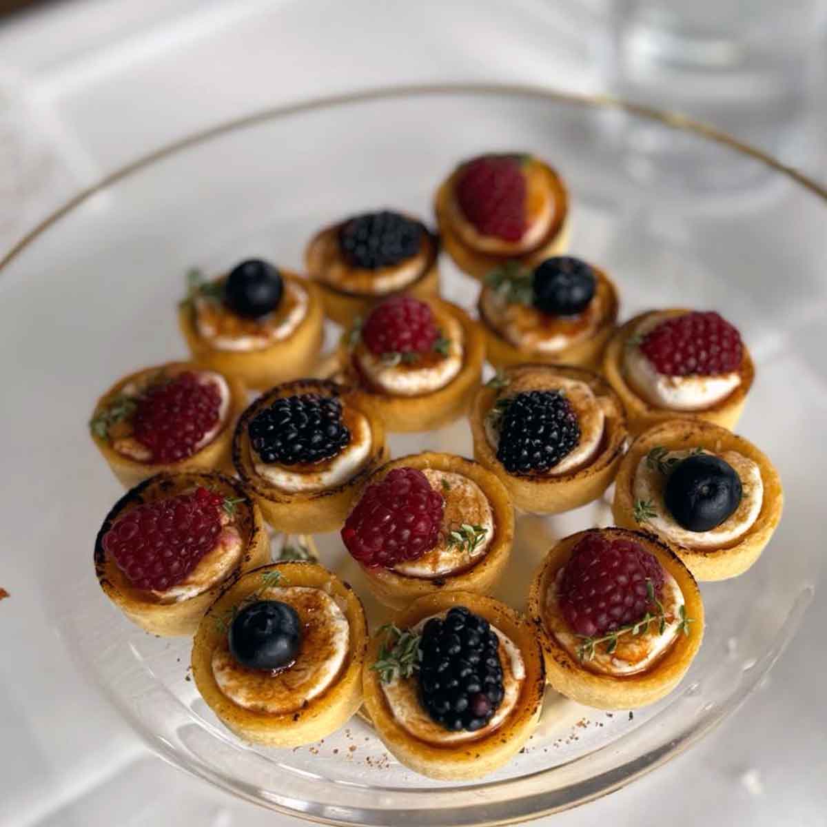 Ziegenkäse Brullee-Tarteletts
